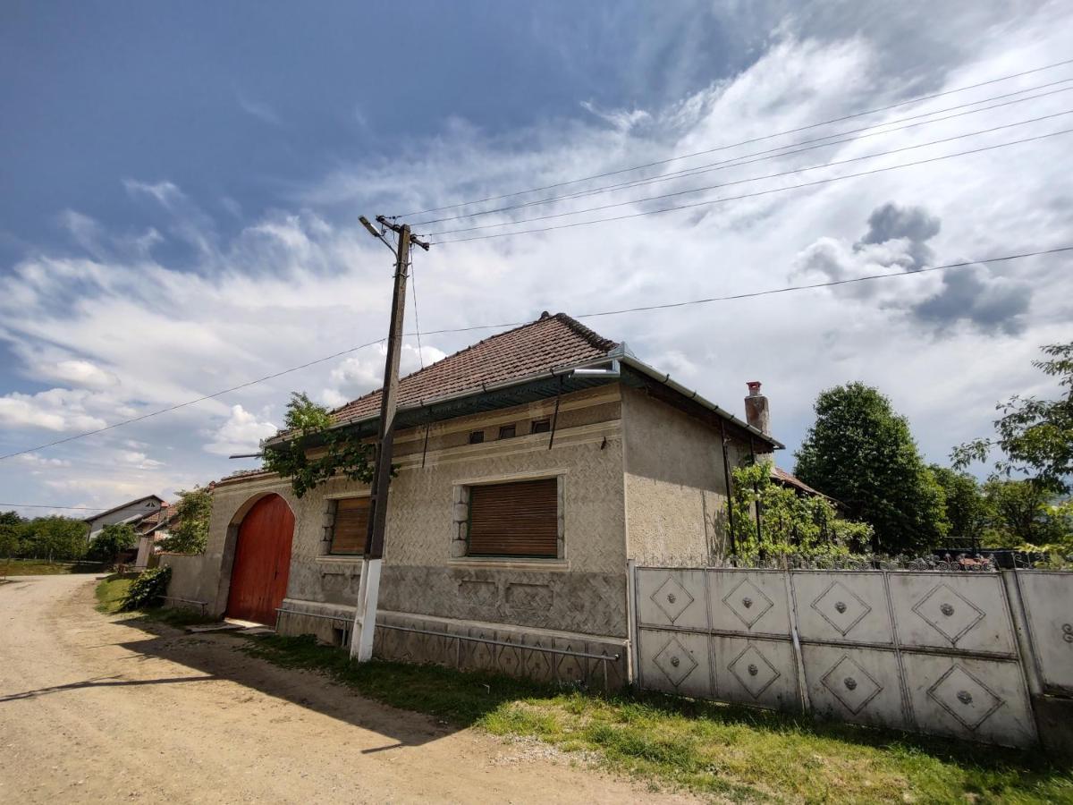 Отель La Tataia Zahei Dragus Экстерьер фото